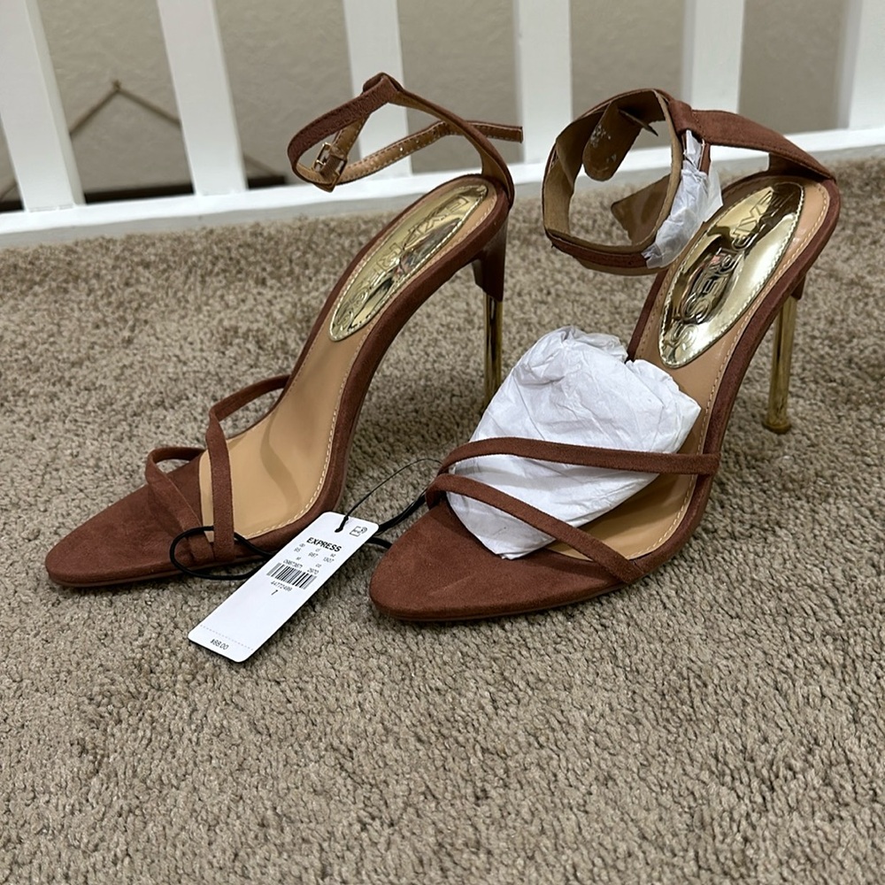 NWT Express Heels size 7